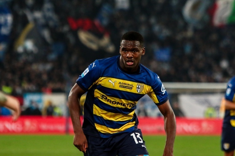 够以优异成 够以优异成